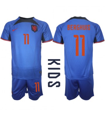 Holland Steven Berghuis #11 Replika Babytøj Udebanesæt Børn VM 2022 Kortærmet (+ Korte bukser)